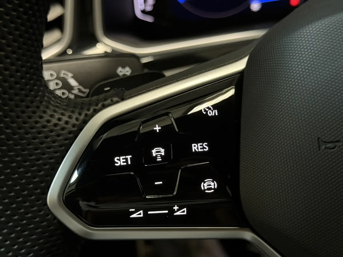 1.5 TSI R-Line Business+ |Massage|IQ.Light|ACC|DCC|Navi|