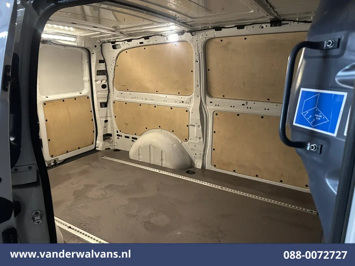116 CDI 164pk L2H1 2025 Model Euro6 Airco | Camera | XXL MBUX | Navigatie | Adaptieve Cruisecontrol | Stoelverwarming Parkeersensoren, Bijrijdersbank