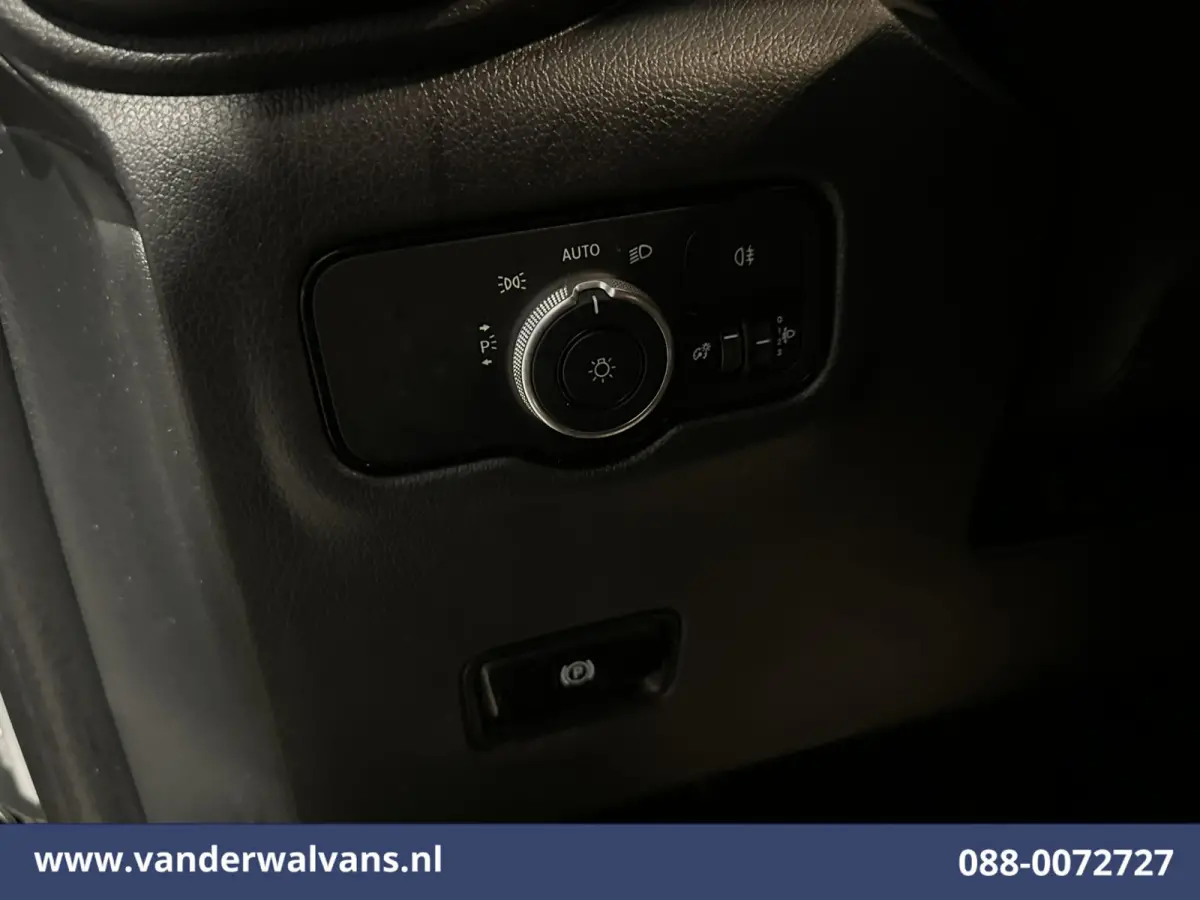 116 CDI 164pk L2H1 2025 Model Euro6 Airco | Camera | XXL MBUX | Navigatie | Adaptieve Cruisecontrol | Stoelverwarming Parkeersensoren, Bijrijdersbank