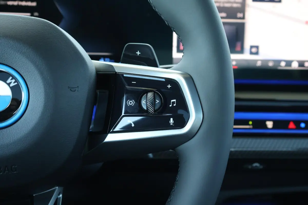 530e | Sport Pakket Pro | Adaptief Onderstel Professional | Panorama Dak | Driving Assistant Professional | Parking Assistant Plus | Bowers & Wilkins | Stuur & Stoel Verwarming |