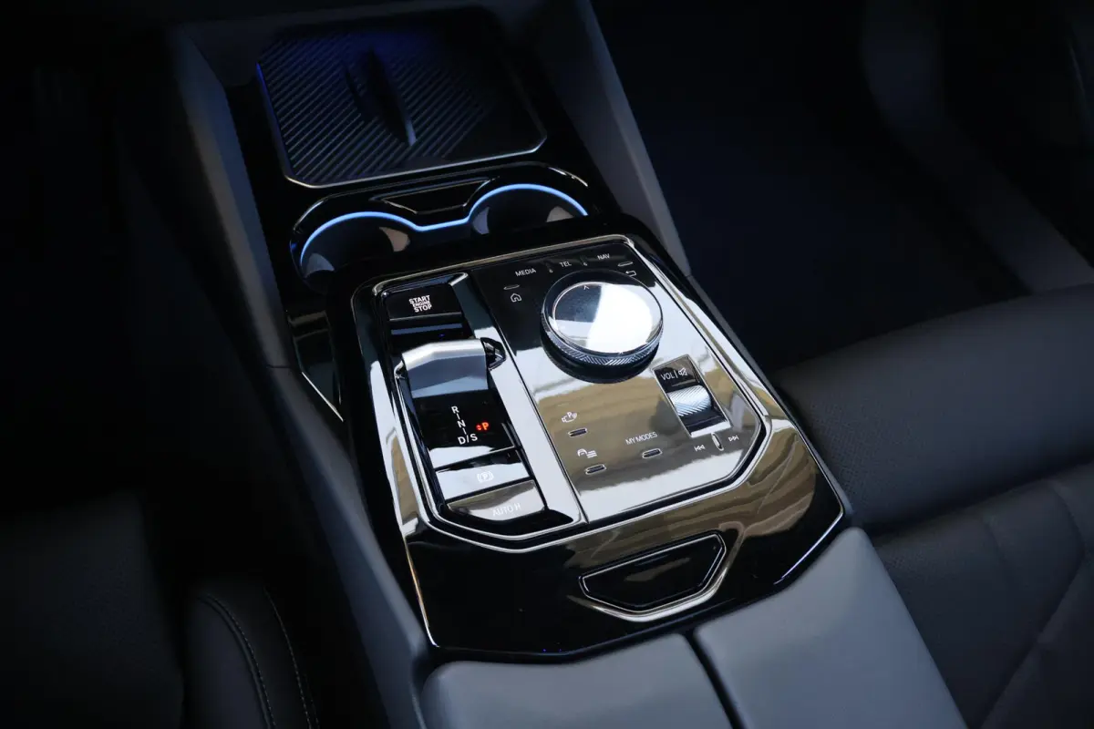 530e | Sport Pakket Pro | Adaptief Onderstel Professional | Panorama Dak | Driving Assistant Professional | Parking Assistant Plus | Bowers & Wilkins | Stuur & Stoel Verwarming |
