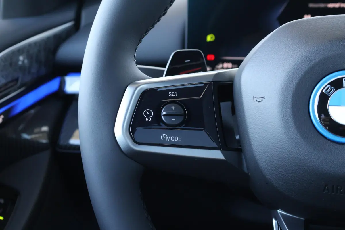 530e | Sport Pakket Pro | Adaptief Onderstel Professional | Panorama Dak | Driving Assistant Professional | Parking Assistant Plus | Bowers & Wilkins | Stuur & Stoel Verwarming |
