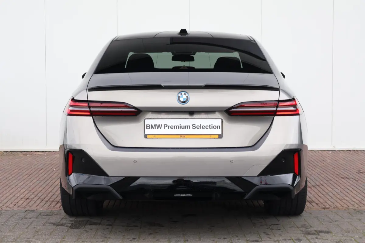 530e | Sport Pakket Pro | Adaptief Onderstel Professional | Panorama Dak | Driving Assistant Professional | Parking Assistant Plus | Bowers & Wilkins | Stuur & Stoel Verwarming |