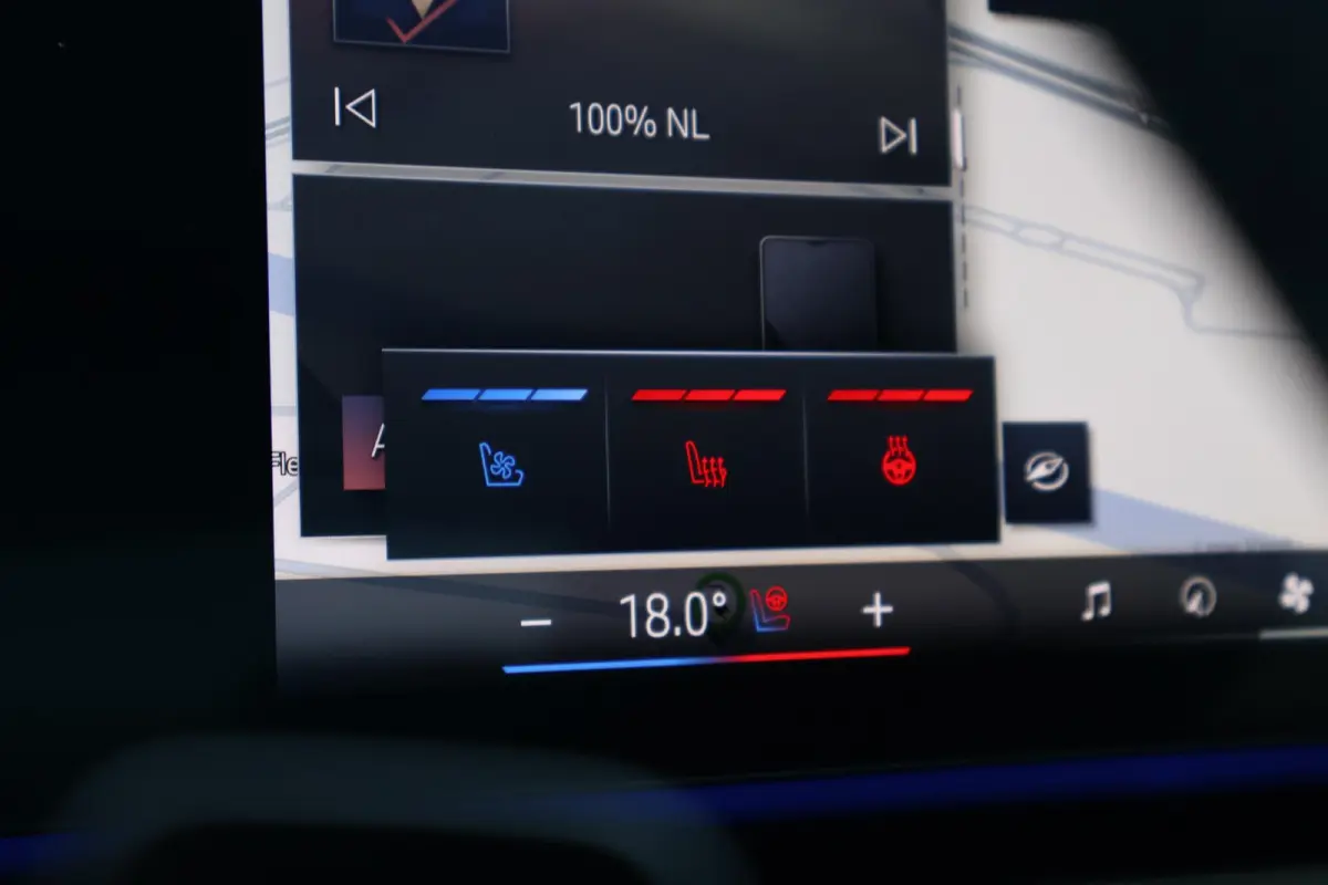 530e | Sport Pakket Pro | Adaptief Onderstel Professional | Panorama Dak | Driving Assistant Professional | Parking Assistant Plus | Bowers & Wilkins | Stuur & Stoel Verwarming |