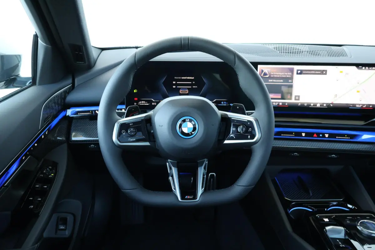 530e | Sport Pakket Pro | Adaptief Onderstel Professional | Panorama Dak | Driving Assistant Professional | Parking Assistant Plus | Bowers & Wilkins | Stuur & Stoel Verwarming |