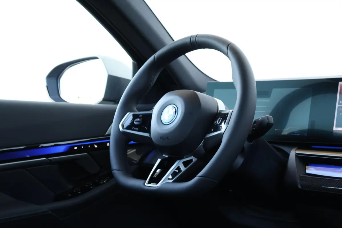 530e | Sport Pakket Pro | Adaptief Onderstel Professional | Panorama Dak | Driving Assistant Professional | Parking Assistant Plus | Bowers & Wilkins | Stuur & Stoel Verwarming |