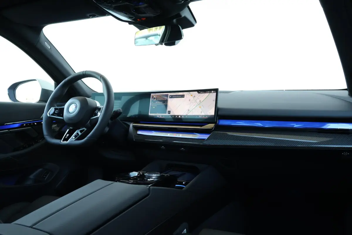 530e | Sport Pakket Pro | Adaptief Onderstel Professional | Panorama Dak | Driving Assistant Professional | Parking Assistant Plus | Bowers & Wilkins | Stuur & Stoel Verwarming |