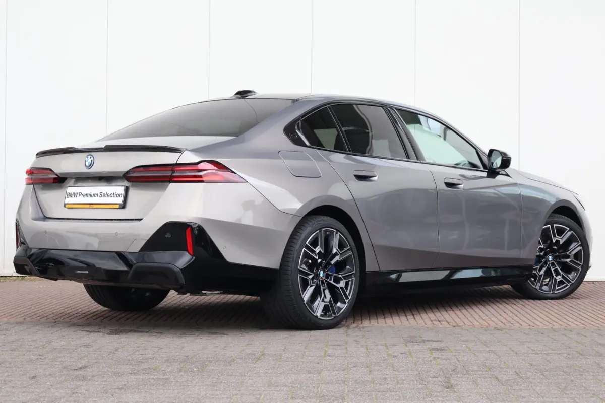 530e | Sport Pakket Pro | Adaptief Onderstel Professional | Panorama Dak | Driving Assistant Professional | Parking Assistant Plus | Bowers & Wilkins | Stuur & Stoel Verwarming |