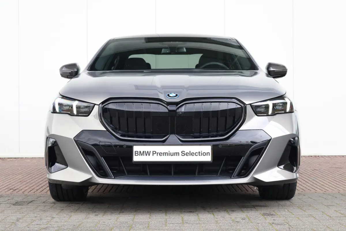 530e | Sport Pakket Pro | Adaptief Onderstel Professional | Panorama Dak | Driving Assistant Professional | Parking Assistant Plus | Bowers & Wilkins | Stuur & Stoel Verwarming |