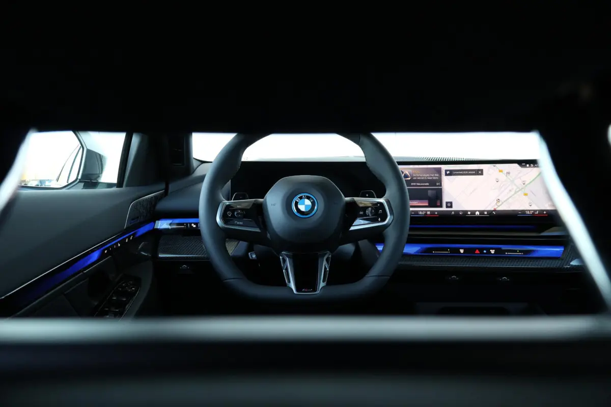 530e | Sport Pakket Pro | Adaptief Onderstel Professional | Panorama Dak | Driving Assistant Professional | Parking Assistant Plus | Bowers & Wilkins | Stuur & Stoel Verwarming |