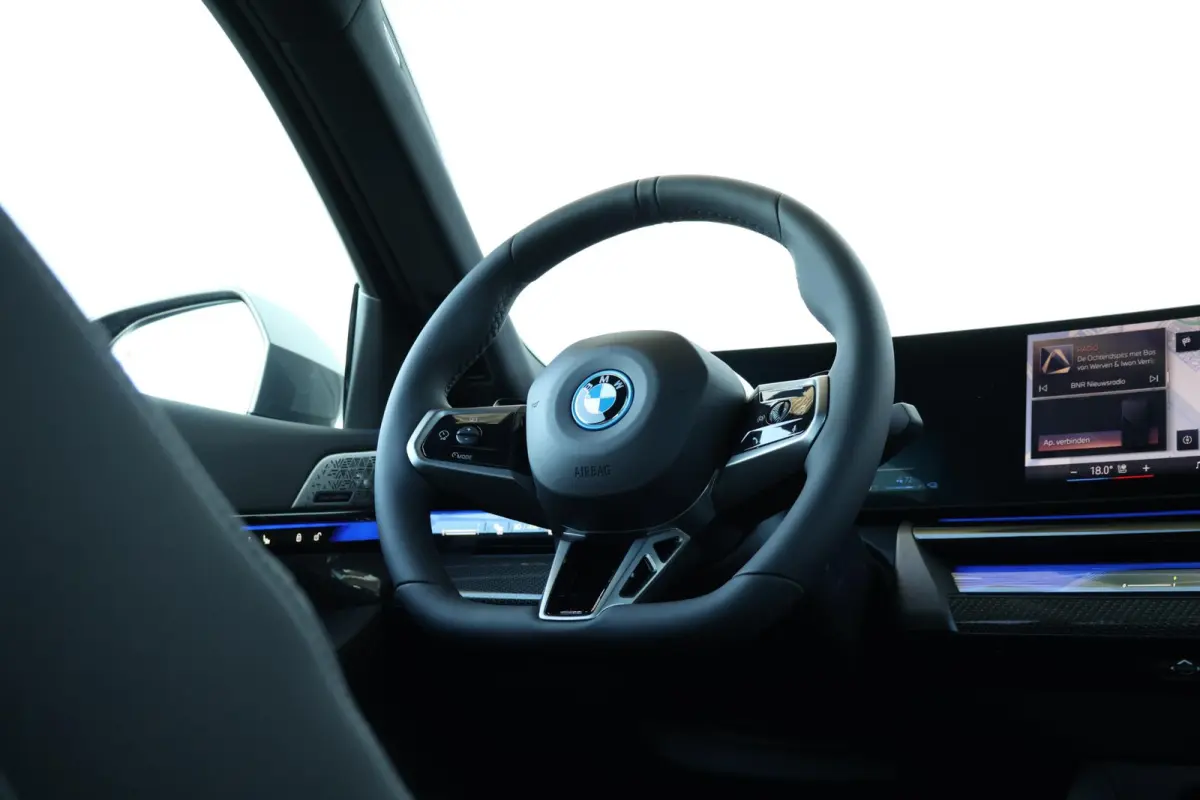 530e | Sport Pakket Pro | Adaptief Onderstel Professional | Panorama Dak | Driving Assistant Professional | Parking Assistant Plus | Bowers & Wilkins | Stuur & Stoel Verwarming |