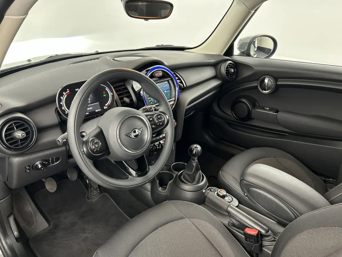 1.5 one Classic Facelift Digital Cockpit/Carplay/Navi/Keyless entry/Park.sens