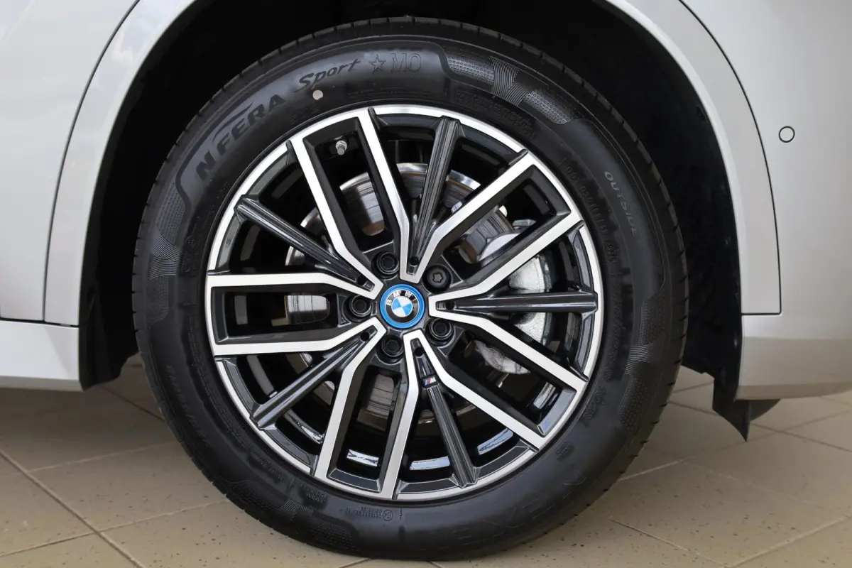 xDrive25e | M Sport | Driving Assistant Plus | Achteruitrijcamera | Stoelverwarming