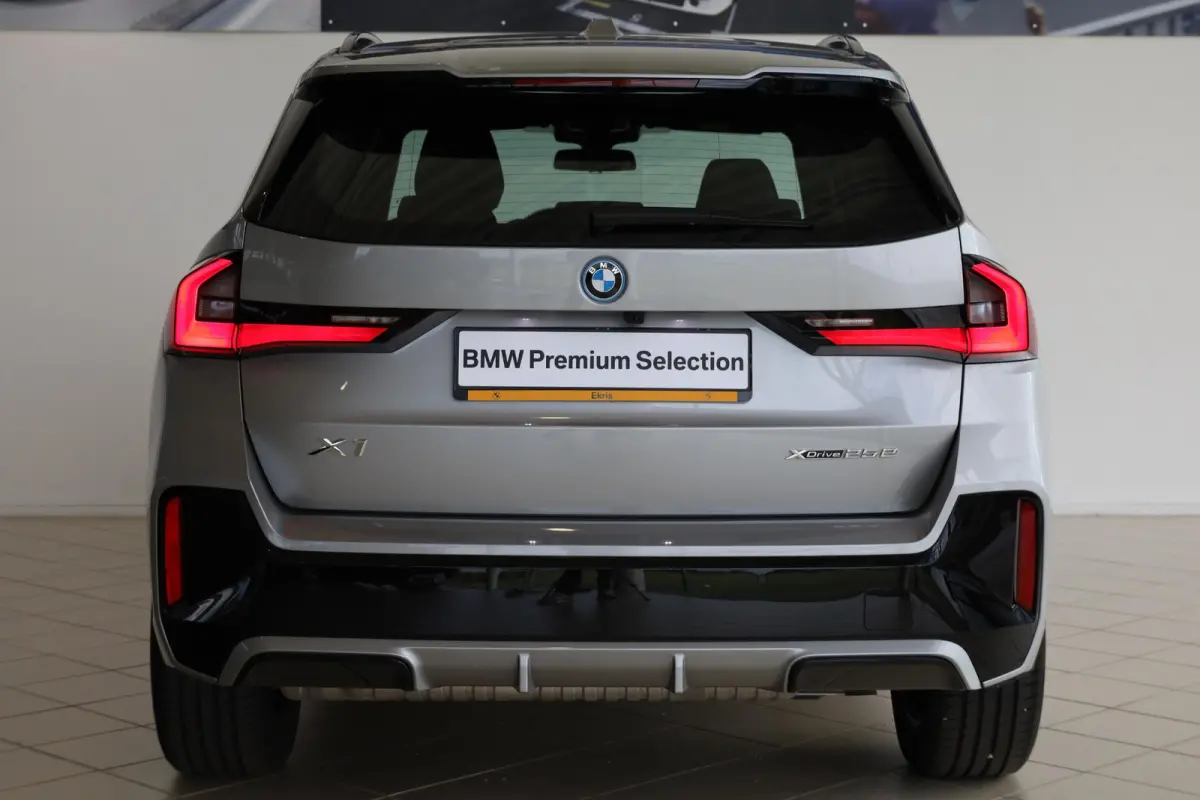 xDrive25e | M Sport | Driving Assistant Plus | Achteruitrijcamera | Stoelverwarming