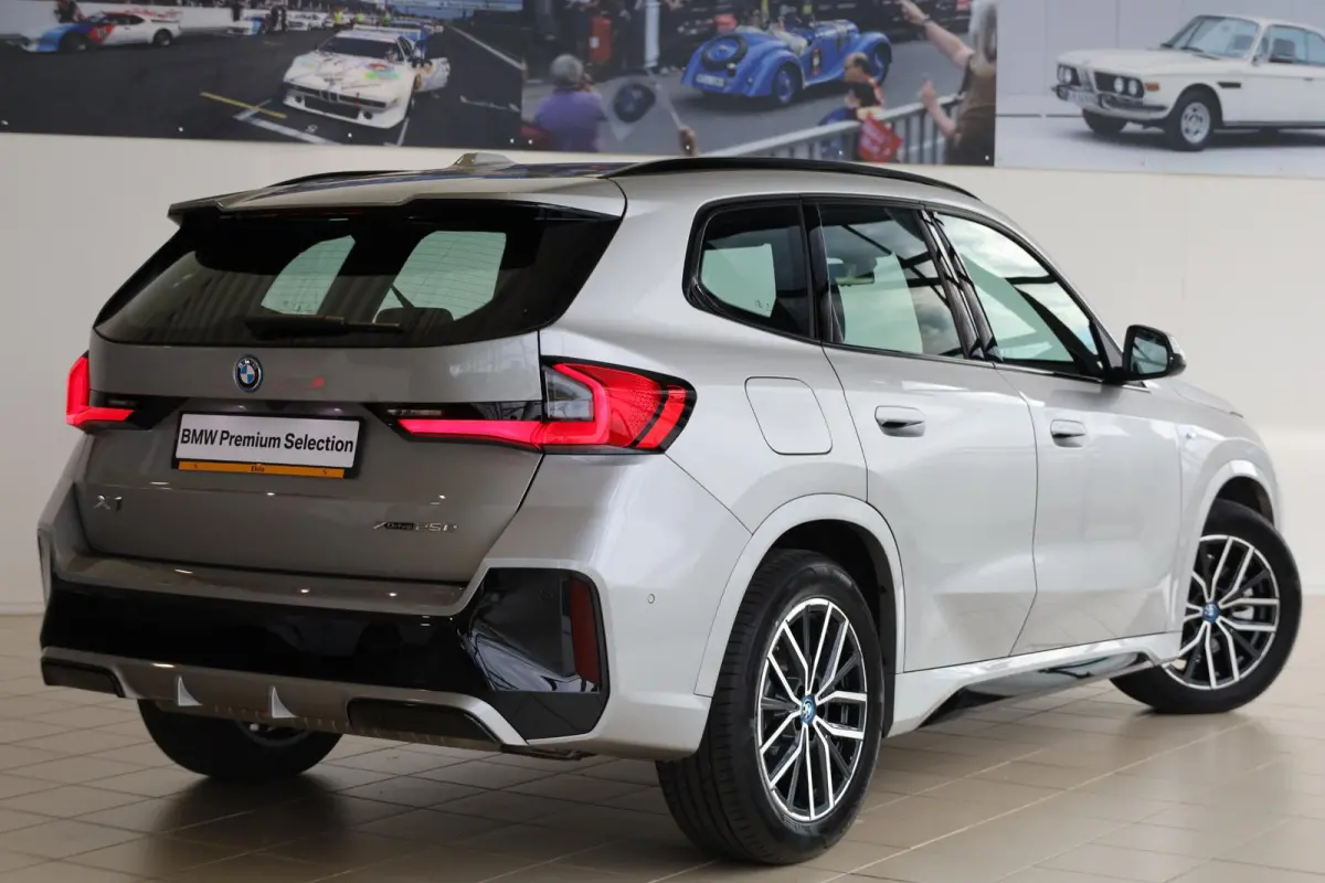 xDrive25e | M Sport | Driving Assistant Plus | Achteruitrijcamera | Stoelverwarming