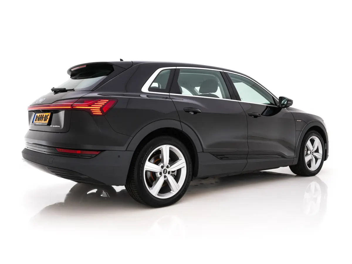 55 Quattro Edition 95 kWh [3-Fase-11kW] {SoH-95%} (INCL-BTW) *HEATPUMP | FULL-LED | HEATED-COMFORTSEATS | DIGI-COCKPIT | NAVI-FULLMAP | CAMERA | DAB+ | ECC | PDC | CRUISE | 20''ALU*