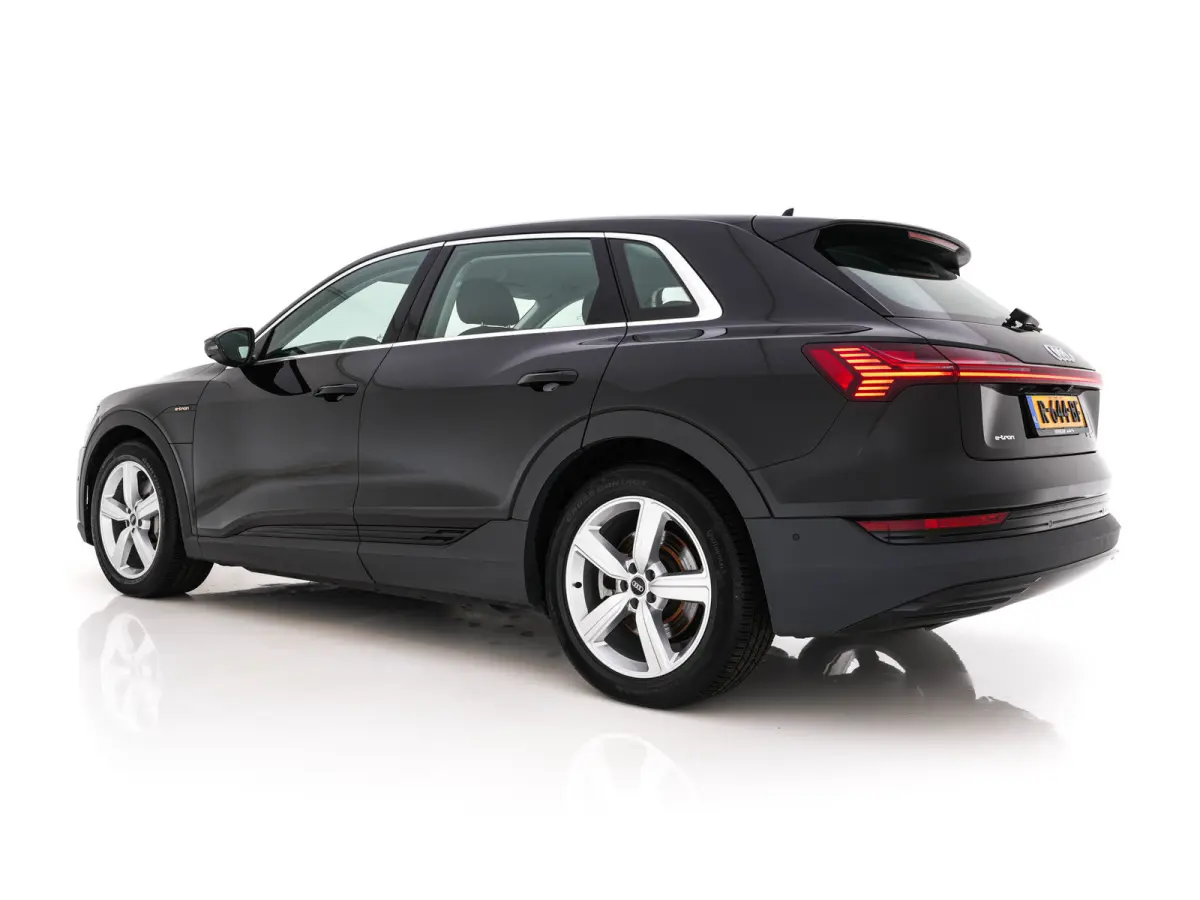 55 Quattro Edition 95 kWh [3-Fase-11kW] {SoH-95%} (INCL-BTW) *HEATPUMP | FULL-LED | HEATED-COMFORTSEATS | DIGI-COCKPIT | NAVI-FULLMAP | CAMERA | DAB+ | ECC | PDC | CRUISE | 20''ALU*
