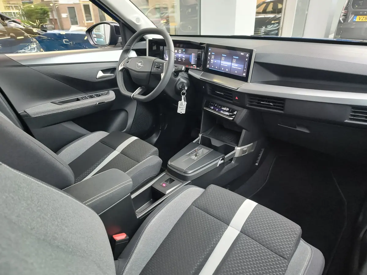 1.2 TURBO HYBRID GS AUTOMAAT Dodehoeksensoren | Navi | Camera