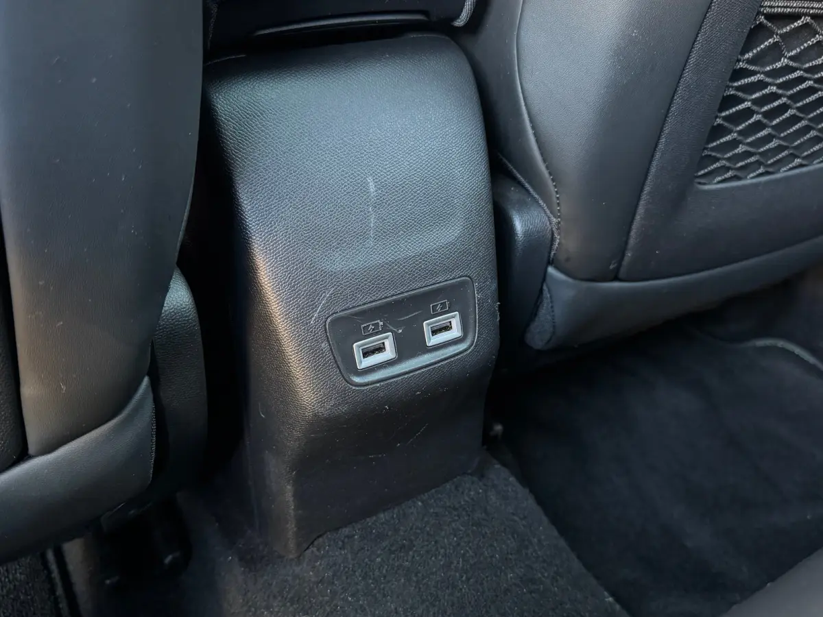 1.2 PureTech GT Pack | Apple Carplay & Android Auto | Panorama-dak | Keyless Entry | Adaptieve Cruise | Luxe bekleding | Camera | Achteruitrijcamera | Airco (automatisch) | Apple Carplay/And