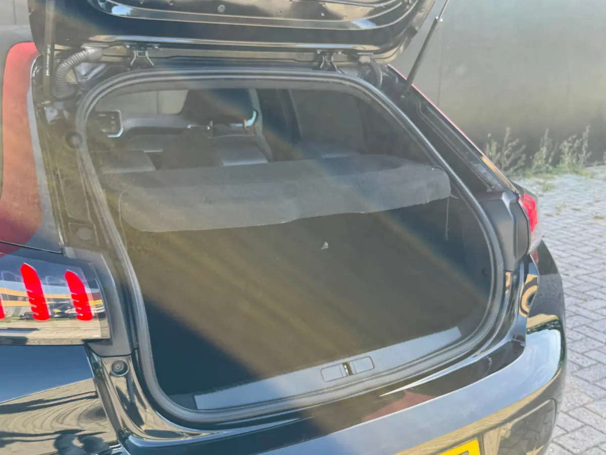 1.2 PureTech GT Pack | Apple Carplay & Android Auto | Panorama-dak | Keyless Entry | Adaptieve Cruise | Luxe bekleding | Camera | Achteruitrijcamera | Airco (automatisch) | Apple Carplay/And