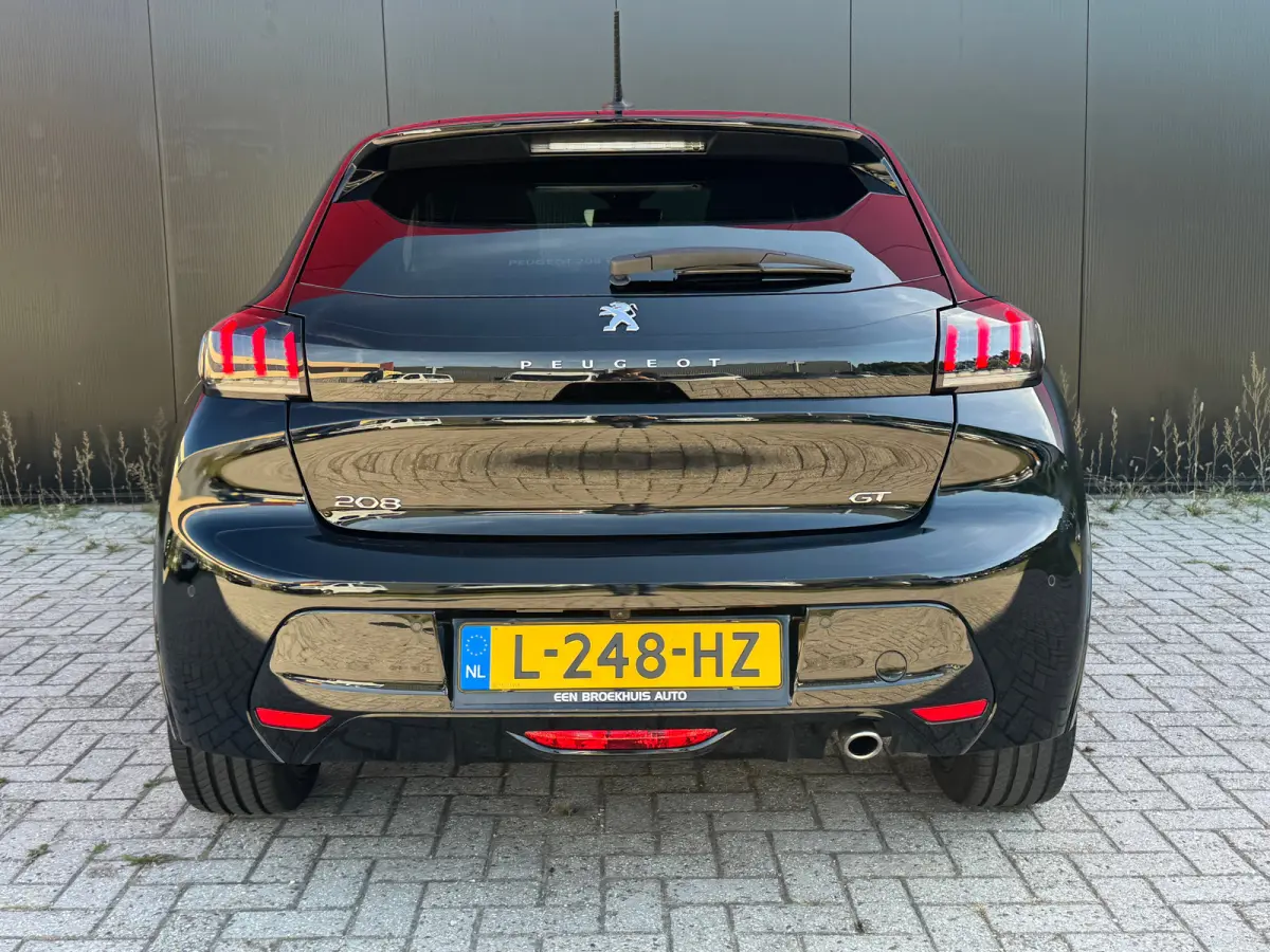 1.2 PureTech GT Pack | Apple Carplay & Android Auto | Panorama-dak | Keyless Entry | Adaptieve Cruise | Luxe bekleding | Camera | Achteruitrijcamera | Airco (automatisch) | Apple Carplay/And