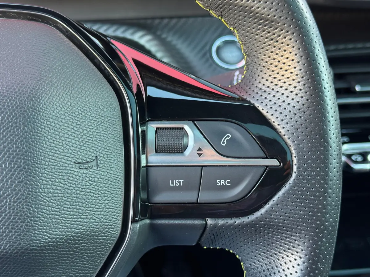 1.2 PureTech GT Pack | Apple Carplay & Android Auto | Panorama-dak | Keyless Entry | Adaptieve Cruise | Luxe bekleding | Camera | Achteruitrijcamera | Airco (automatisch) | Apple Carplay/And