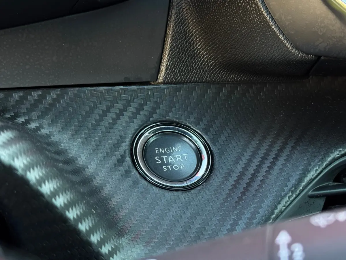 1.2 PureTech GT Pack | Apple Carplay & Android Auto | Panorama-dak | Keyless Entry | Adaptieve Cruise | Luxe bekleding | Camera | Achteruitrijcamera | Airco (automatisch) | Apple Carplay/And