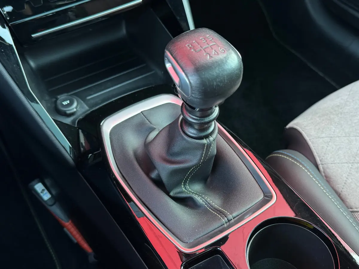 1.2 PureTech GT Pack | Apple Carplay & Android Auto | Panorama-dak | Keyless Entry | Adaptieve Cruise | Luxe bekleding | Camera | Achteruitrijcamera | Airco (automatisch) | Apple Carplay/And