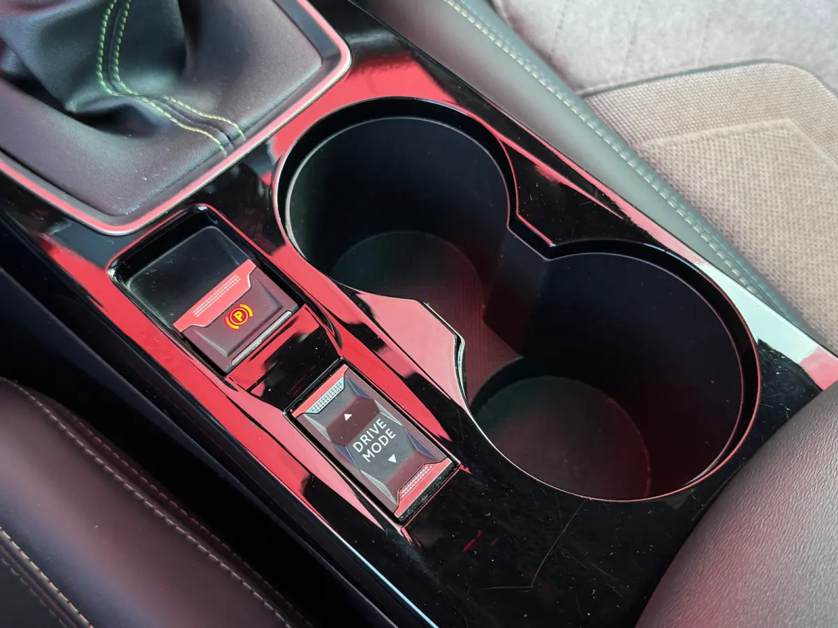 1.2 PureTech GT Pack | Apple Carplay & Android Auto | Panorama-dak | Keyless Entry | Adaptieve Cruise | Luxe bekleding | Camera | Achteruitrijcamera | Airco (automatisch) | Apple Carplay/And