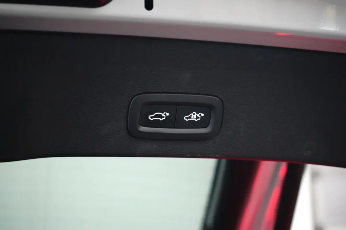 Ultimate Recharge Pure Electric 2WD | Harman Kardon | 360 Camera | Stoel + Stuur Verwarming | Trekhaak | Keyless Start / Entry |