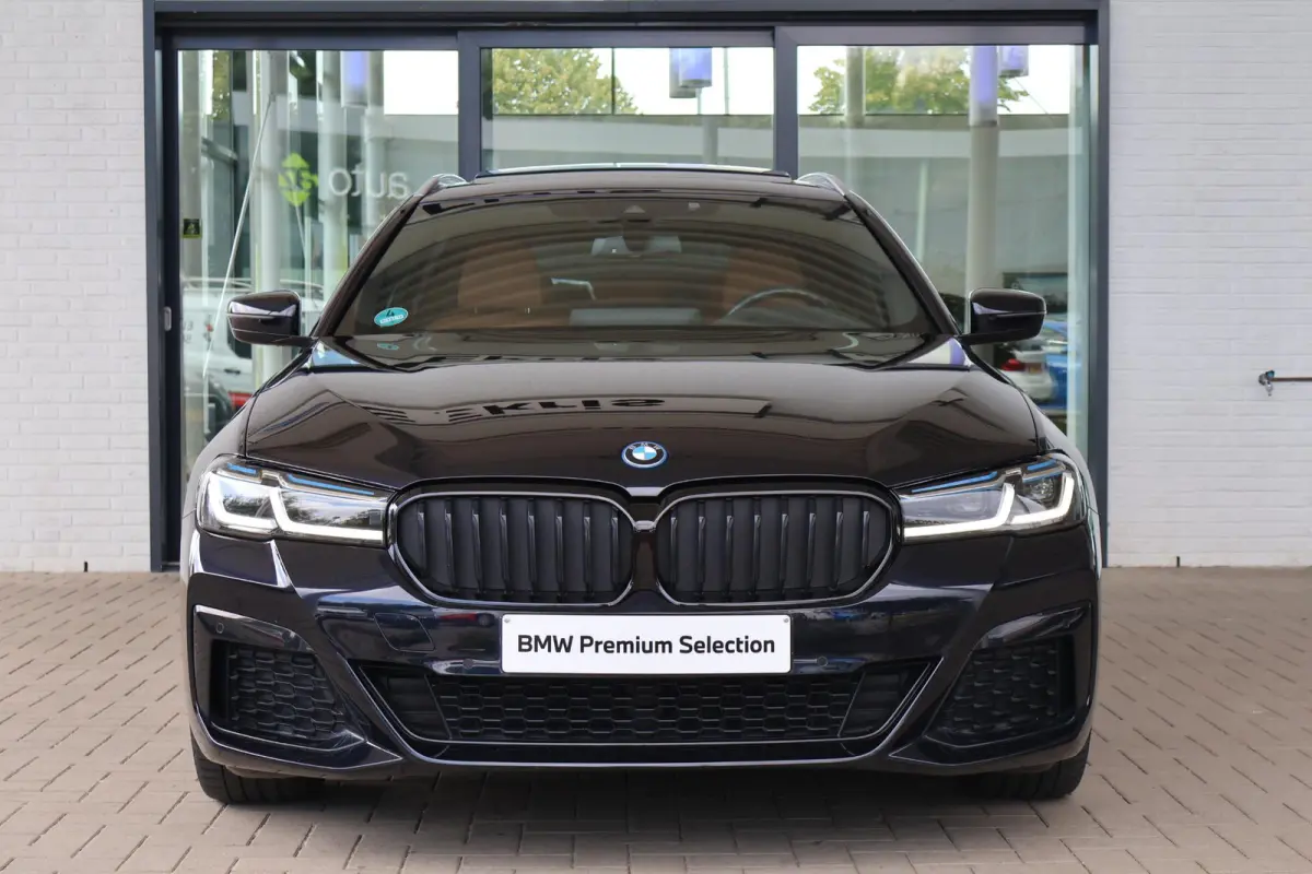 530e Business Edition Plus | M Sport | HiFi | Head-Up Display | SOH 92,2% | Trekhaak | Panorama Dak