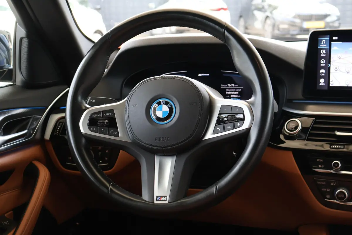 530e Business Edition Plus | M Sport | HiFi | Head-Up Display | SOH 92,2% | Trekhaak | Panorama Dak