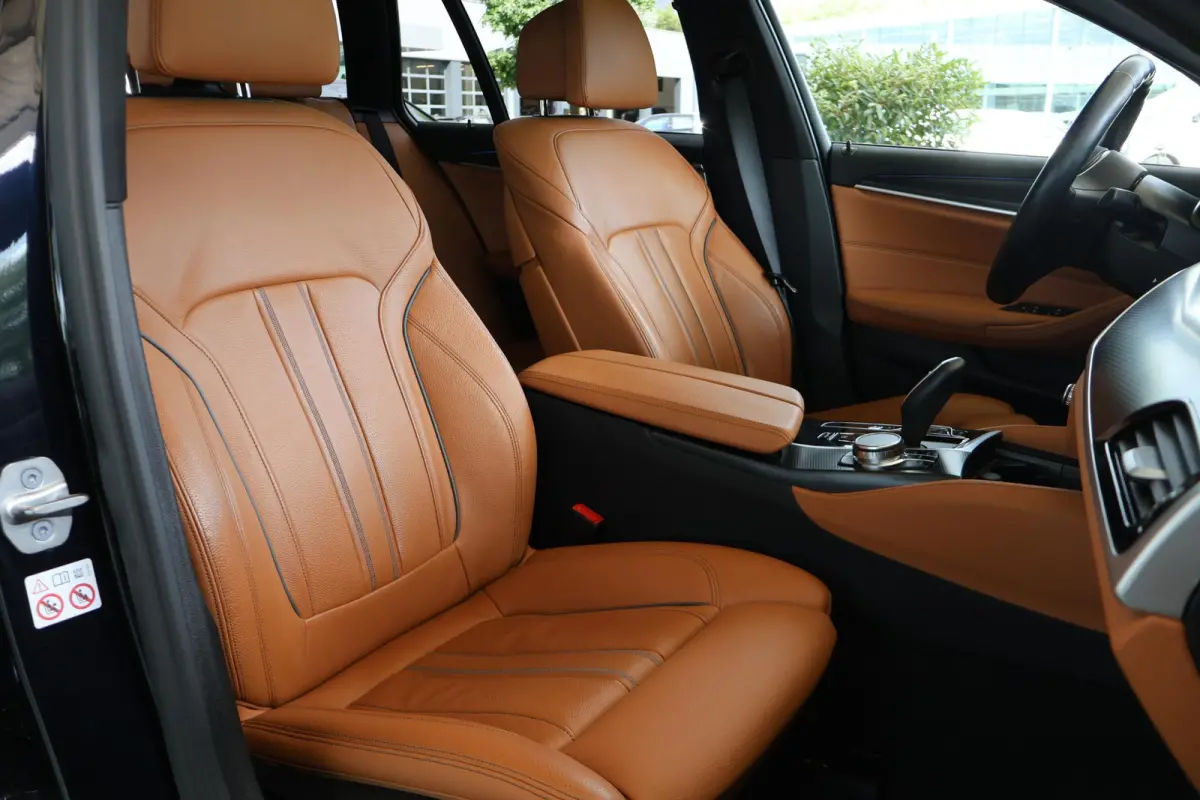 530e Business Edition Plus | M Sport | HiFi | Head-Up Display | SOH 92,2% | Trekhaak | Panorama Dak