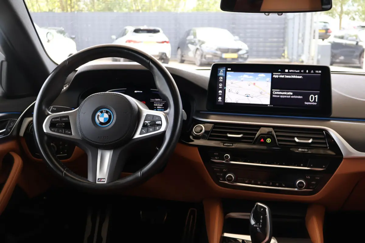 530e Business Edition Plus | M Sport | HiFi | Head-Up Display | SOH 92,2% | Trekhaak | Panorama Dak
