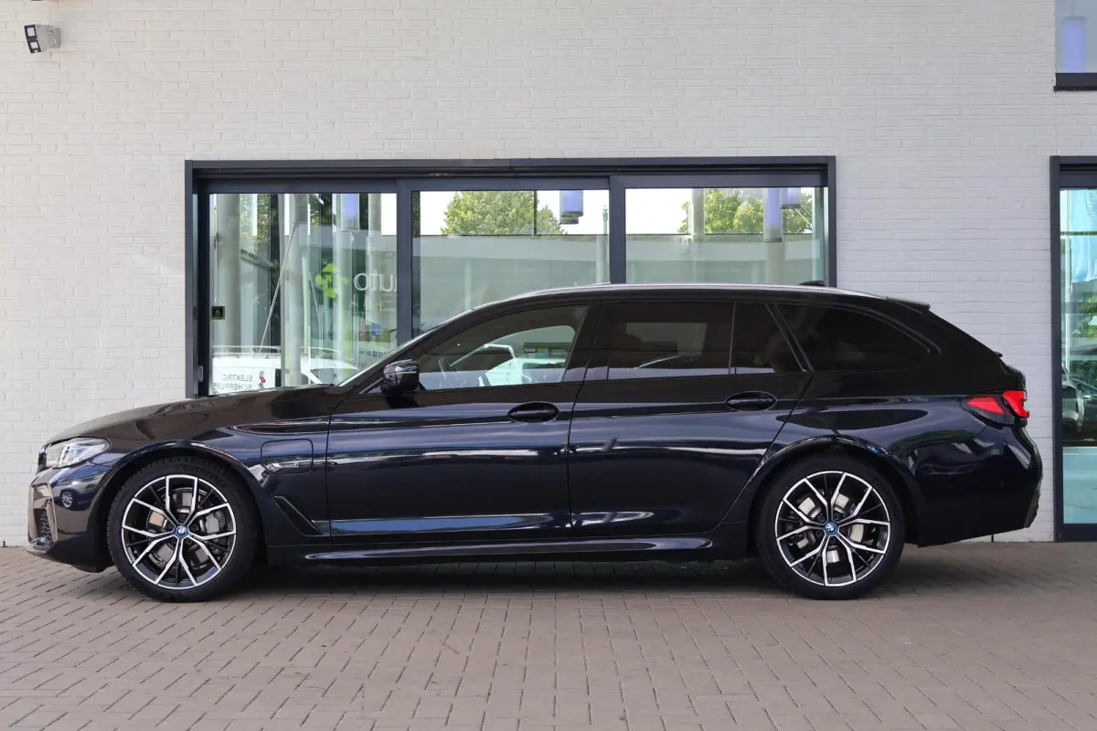 530e Business Edition Plus | M Sport | HiFi | Head-Up Display | SOH 92,2% | Trekhaak | Panorama Dak