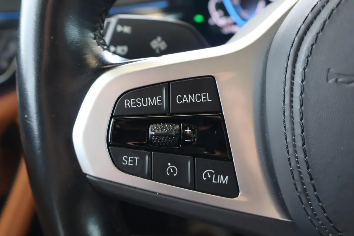 530e Business Edition Plus | M Sport | HiFi | Head-Up Display | SOH 92,2% | Trekhaak | Panorama Dak
