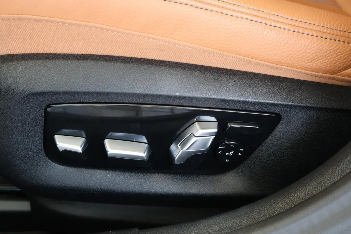 530e Business Edition Plus | M Sport | HiFi | Head-Up Display | SOH 92,2% | Trekhaak | Panorama Dak