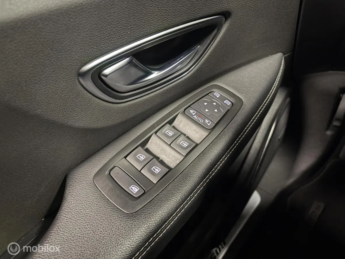 1.3 TCe Bose AUTOMAAT / MASSAGE / LED / NAVI / PDC / CRUISE / CLIMA /