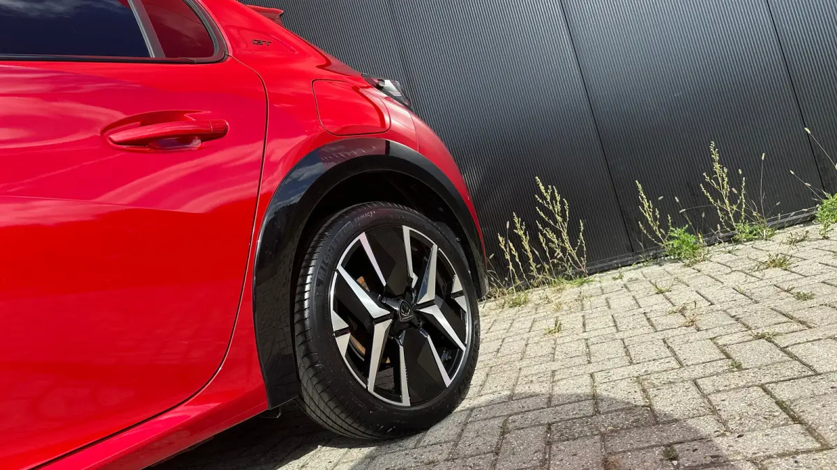 1.2 Hybrid 145 e-DCS6 GT | Navigatie | Carplay | Adaptieve Cruise | Camera | | Achteruitrijcamera | Apple Carplay/Android Auto|telefoonintegratie premium | Armsteun voor