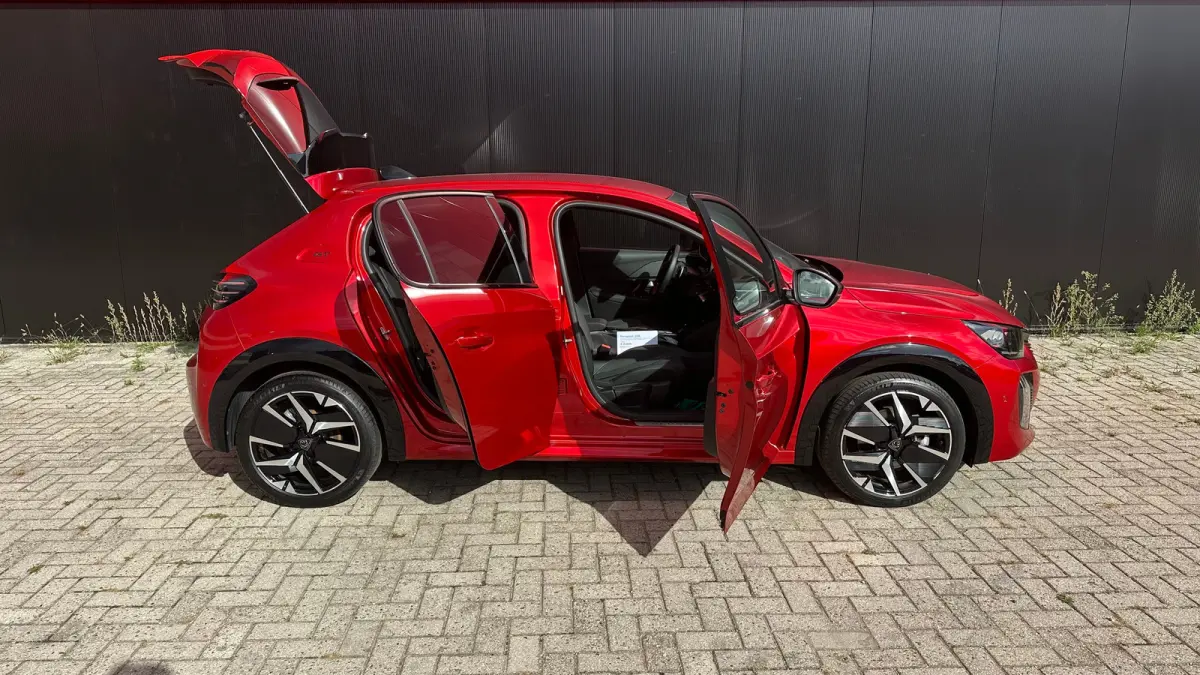 1.2 Hybrid 145 e-DCS6 GT | Navigatie | Carplay | Adaptieve Cruise | Camera | | Achteruitrijcamera | Apple Carplay/Android Auto|telefoonintegratie premium | Armsteun voor