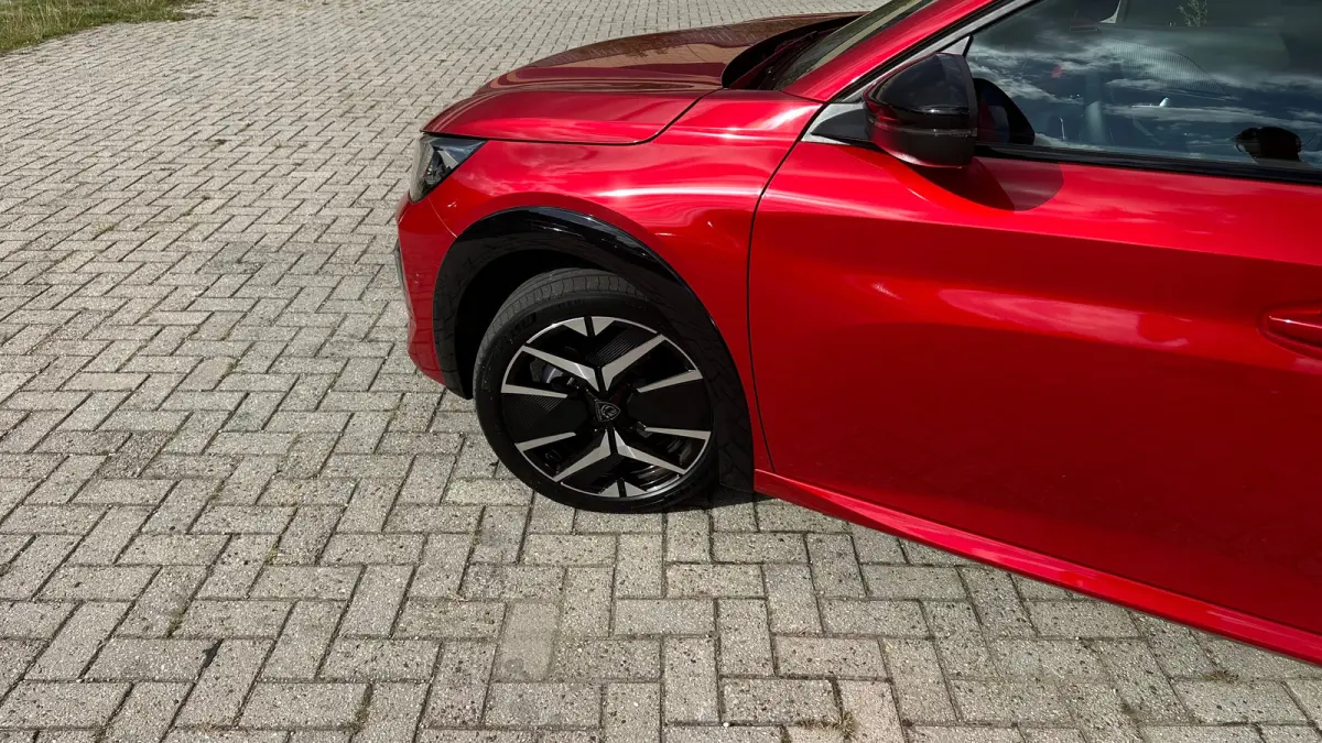 1.2 Hybrid 145 e-DCS6 GT | Navigatie | Carplay | Adaptieve Cruise | Camera | | Achteruitrijcamera | Apple Carplay/Android Auto|telefoonintegratie premium | Armsteun voor
