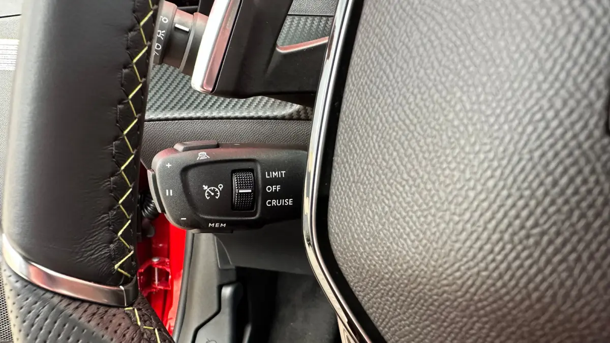 1.2 Hybrid 145 e-DCS6 GT | Navigatie | Carplay | Adaptieve Cruise | Camera | | Achteruitrijcamera | Apple Carplay/Android Auto|telefoonintegratie premium | Armsteun voor