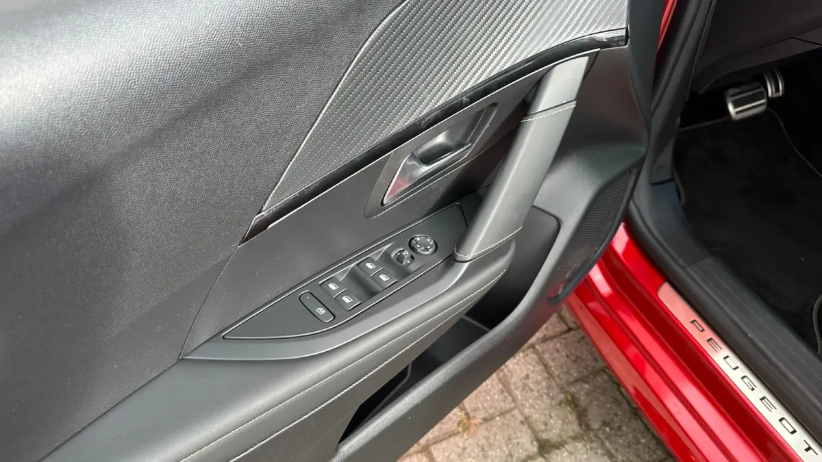 1.2 Hybrid 145 e-DCS6 GT | Navigatie | Carplay | Adaptieve Cruise | Camera | | Achteruitrijcamera | Apple Carplay/Android Auto|telefoonintegratie premium | Armsteun voor