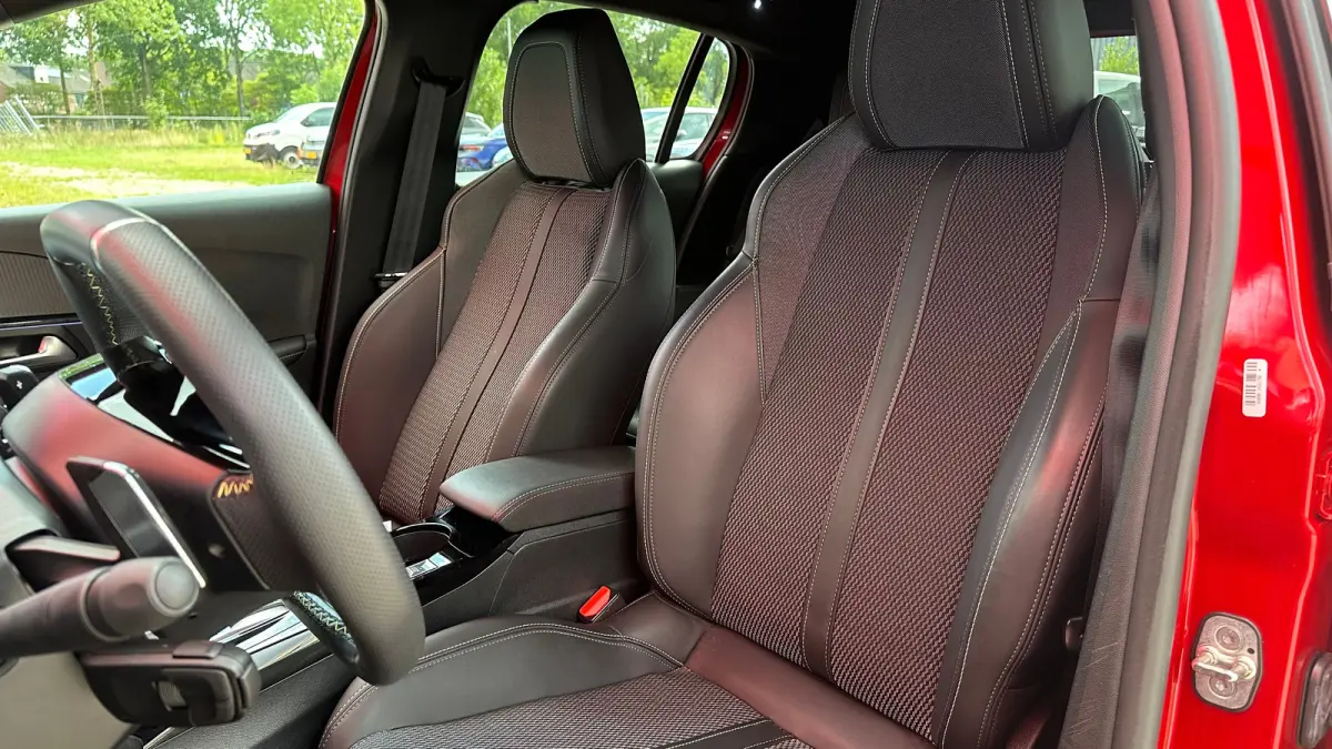 1.2 Hybrid 145 e-DCS6 GT | Navigatie | Carplay | Adaptieve Cruise | Camera | | Achteruitrijcamera | Apple Carplay/Android Auto|telefoonintegratie premium | Armsteun voor