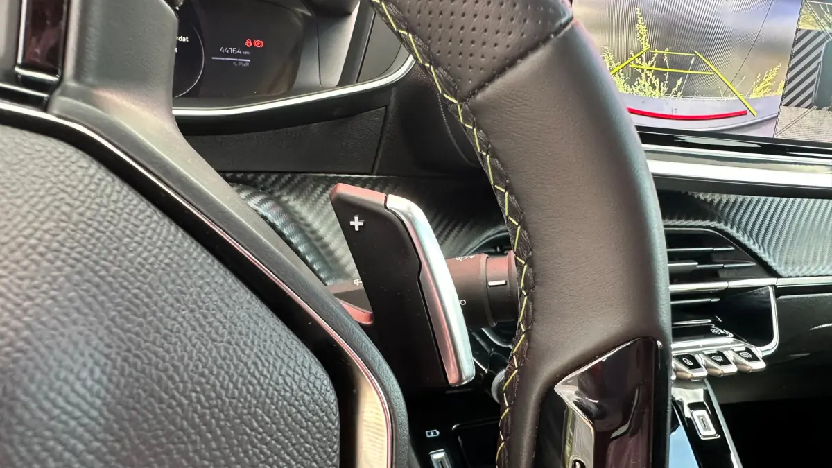 1.2 Hybrid 145 e-DCS6 GT | Navigatie | Carplay | Adaptieve Cruise | Camera | | Achteruitrijcamera | Apple Carplay/Android Auto|telefoonintegratie premium | Armsteun voor