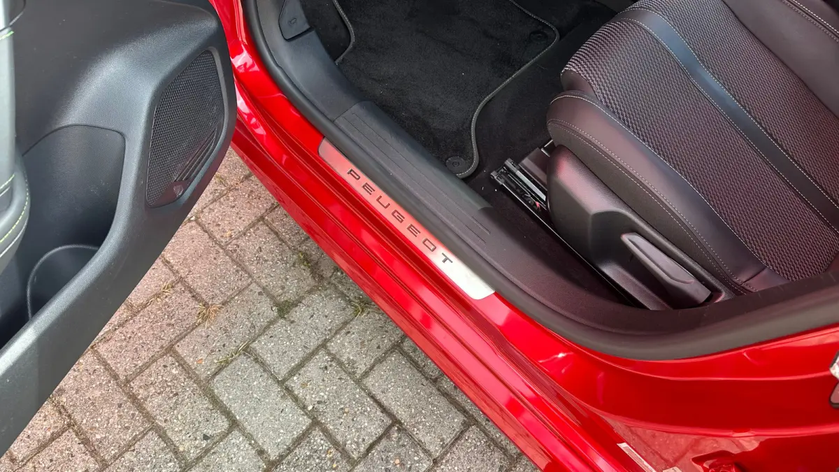 1.2 Hybrid 145 e-DCS6 GT | Navigatie | Carplay | Adaptieve Cruise | Camera | | Achteruitrijcamera | Apple Carplay/Android Auto|telefoonintegratie premium | Armsteun voor
