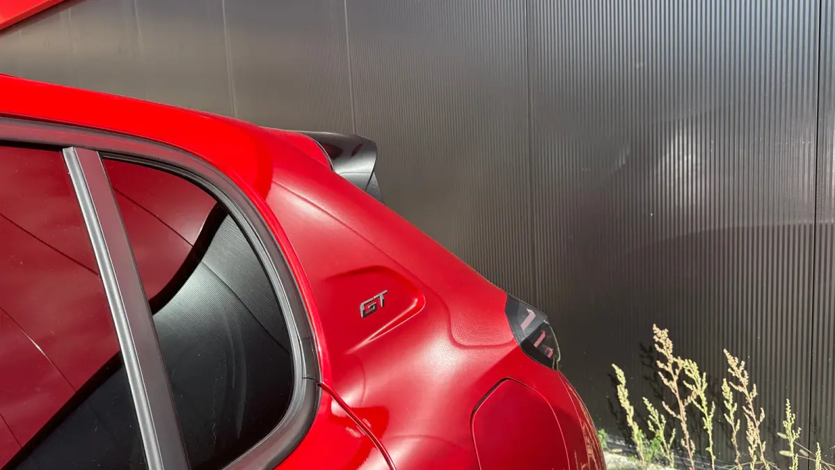 1.2 Hybrid 145 e-DCS6 GT | Navigatie | Carplay | Adaptieve Cruise | Camera | | Achteruitrijcamera | Apple Carplay/Android Auto|telefoonintegratie premium | Armsteun voor