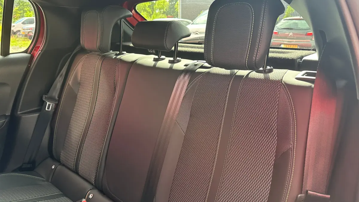 1.2 Hybrid 145 e-DCS6 GT | Navigatie | Carplay | Adaptieve Cruise | Camera | | Achteruitrijcamera | Apple Carplay/Android Auto|telefoonintegratie premium | Armsteun voor