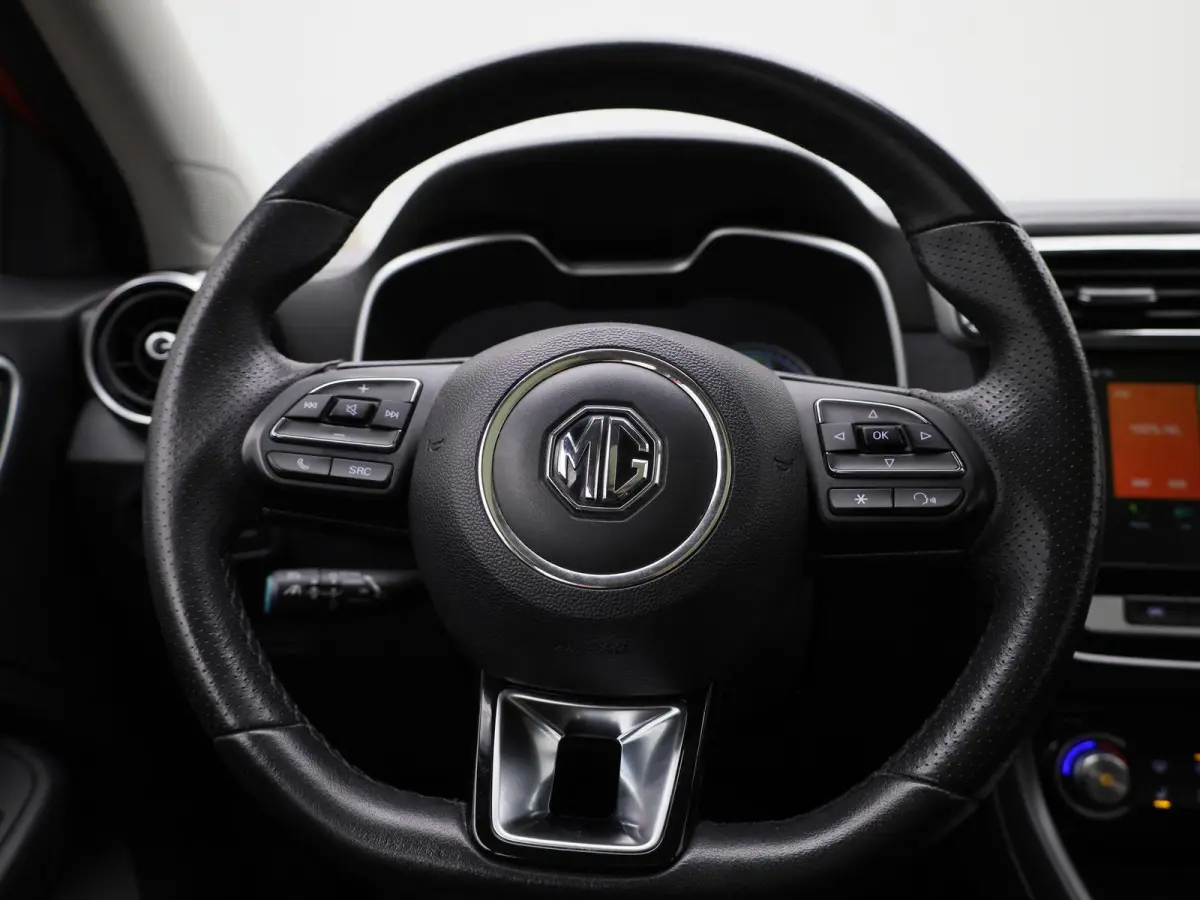 MG Luxury 45 kWh | Automaat | Panoramadak | Leder | Navigatie | Airco | Achteruitrijcamera | Apple Carplay / Android Auto | Stoelverwarming | Lichtmetalen Velgen |