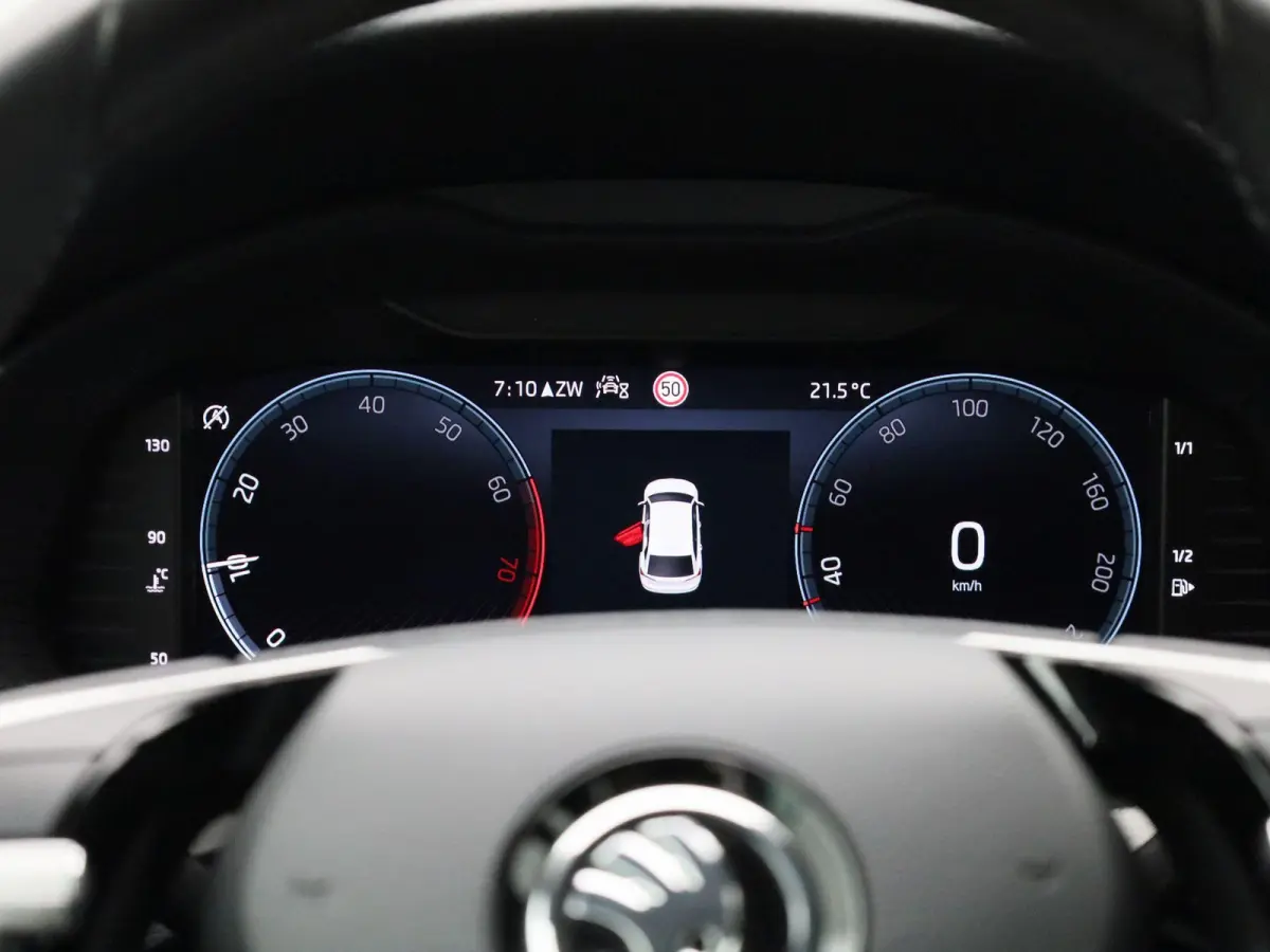 1.0 TSI Business Edition | Navigatie | Trekhaak | Apple carplay | Virtual cockpit | DAB | Stoel verwarming | Camera | Climate control | Parkeer sensoren | LED | LMV |